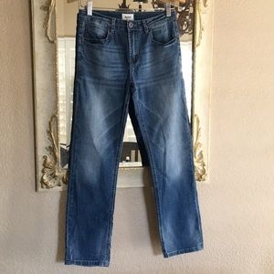 Hudson jeans. Lian style. Medium to lighter blue. Size 27